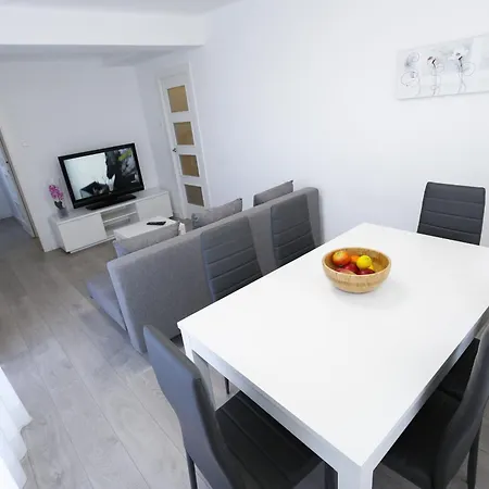 Pineda 7 Planet Apartment *
